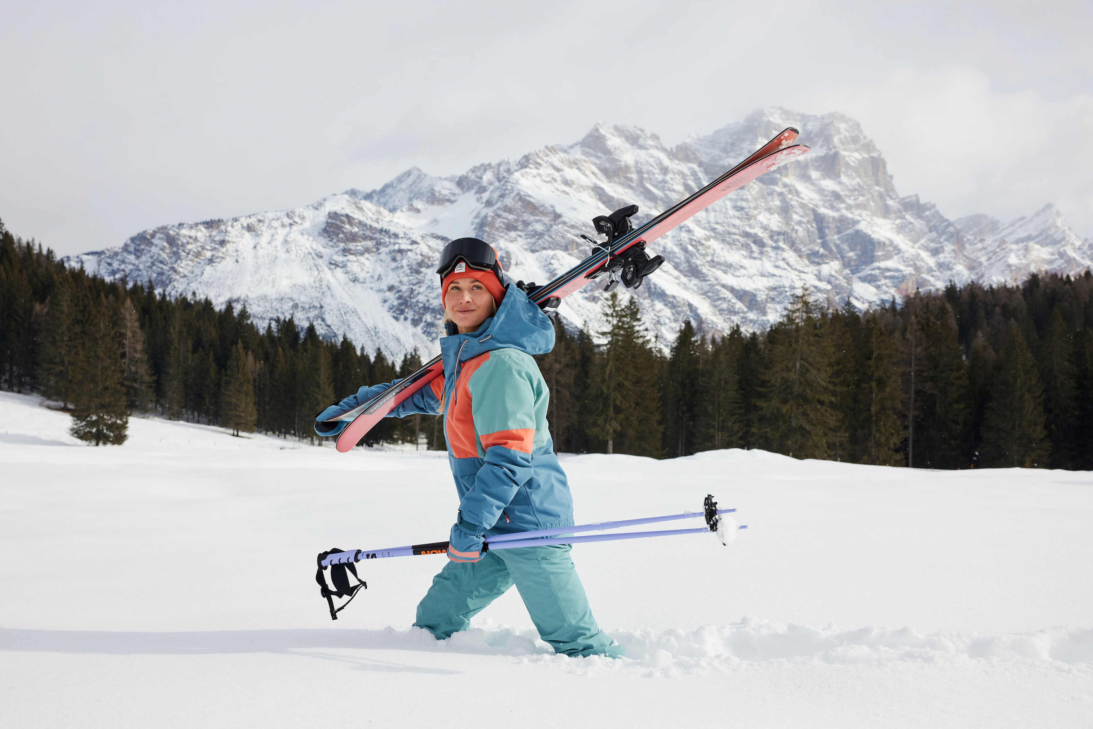 The women's ski clothing trends of 2023-2024